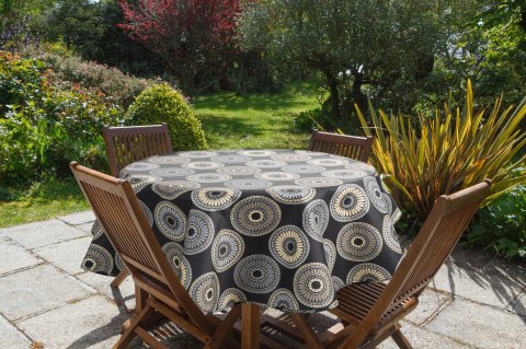 OBRUS GARDEN 140 X 220 CM CZARNY