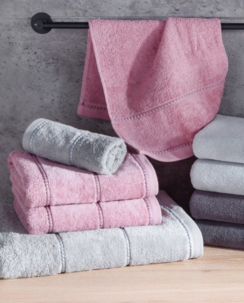 RĘCZNIK MARI (06) 30X50 CM LILIOWY