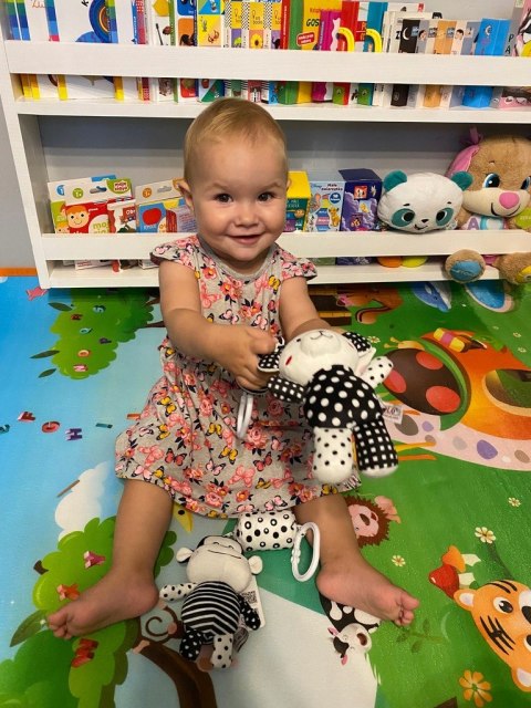 Kontrastowa sensoryczna zawieszka grzechotka dzwoneczek SŁONIK 0805S