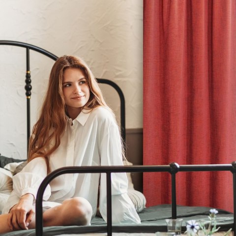 ZASŁONA GOTOWA MUSCAT NA TAŚMIE 140X270 BURGUND