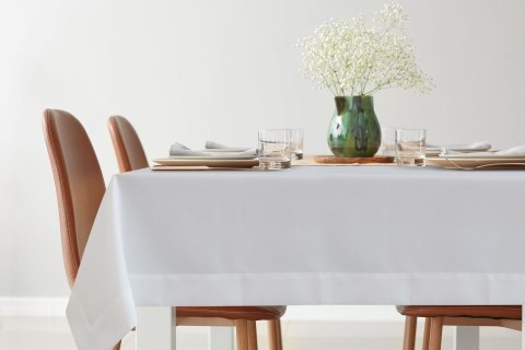 OBRUS PLAMOODPORNY UROFIRANY ALEKSA 145X400 CM BIAŁY